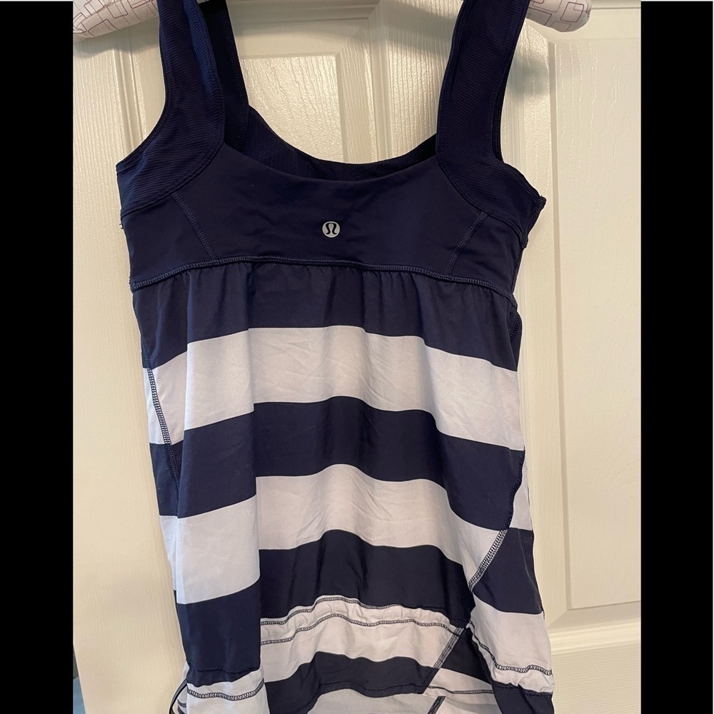 Lululemon tank - Picture 1 of 3